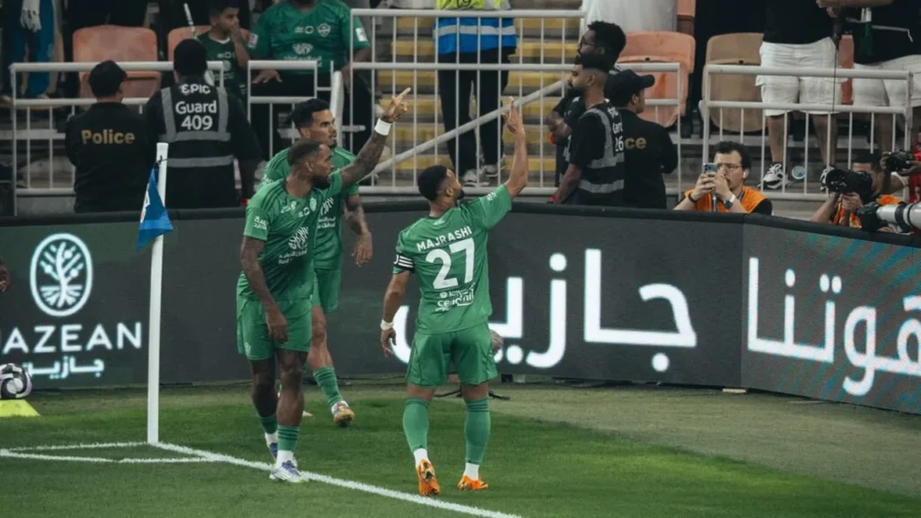 قبل انطلاق الصافرة.. الموعد المحدد لمباراة الأهلي والخلود في دوري روشن والقنوات الناقلة